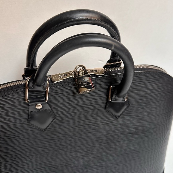 Authentic LOUIS VUITTON Epi Alma PM Leather Luxury Handle Black Bags Handbags - Picture 8 of 16